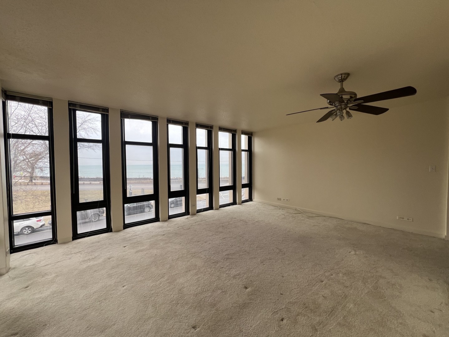 6700 S South Shr Dr #2G Chicago, IL 60649