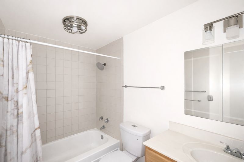 6700 S South Shr Dr #2G Chicago, IL 60649