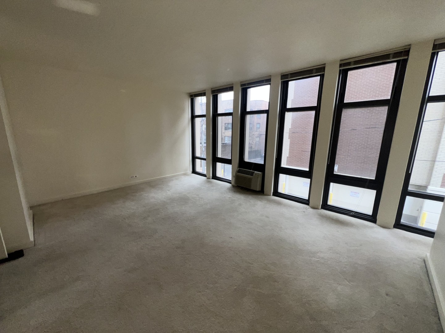 6700 S South Shr Dr #2G Chicago, IL 60649