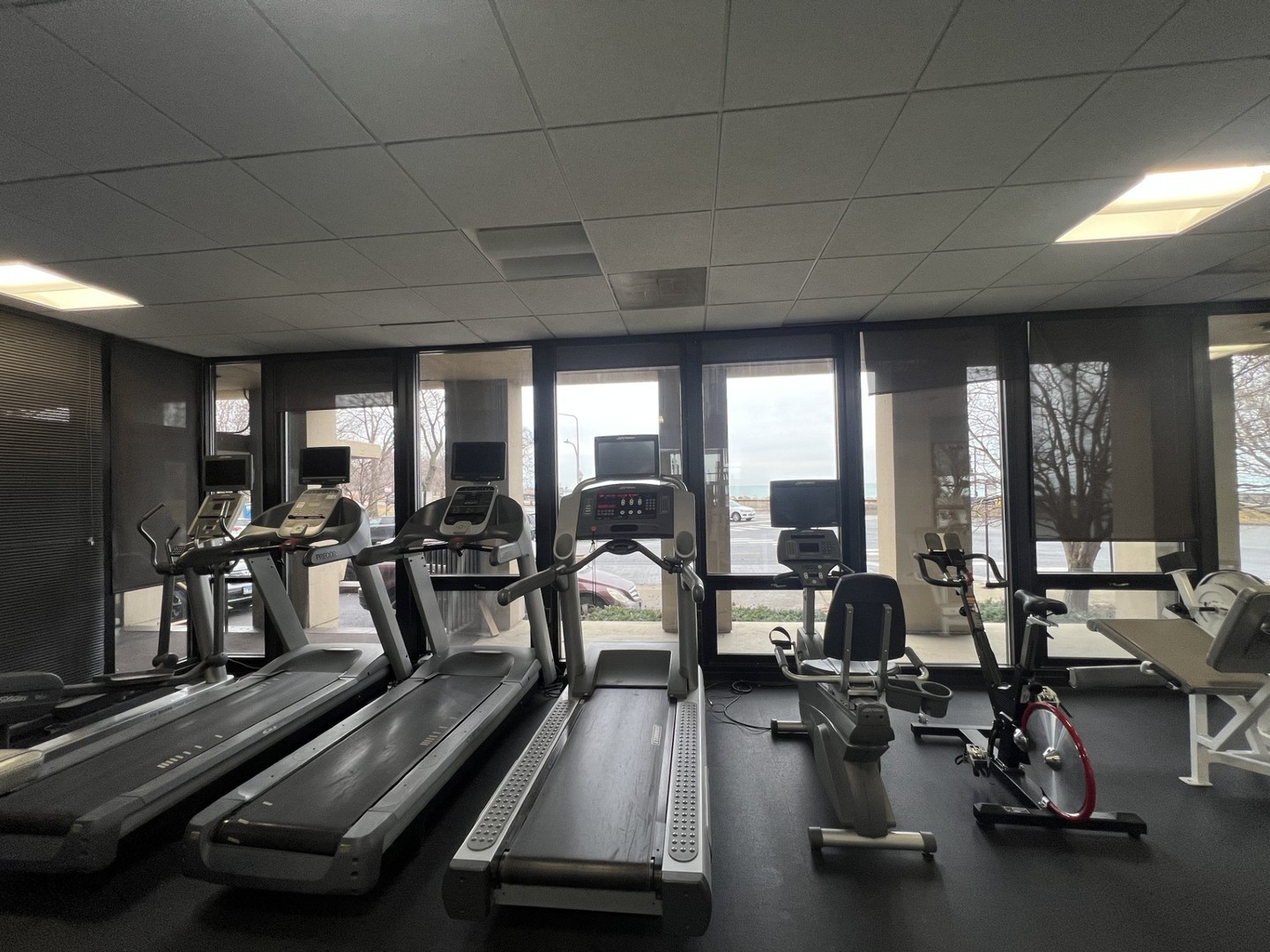 6700 S South Shr Dr #2G Chicago, IL 60649