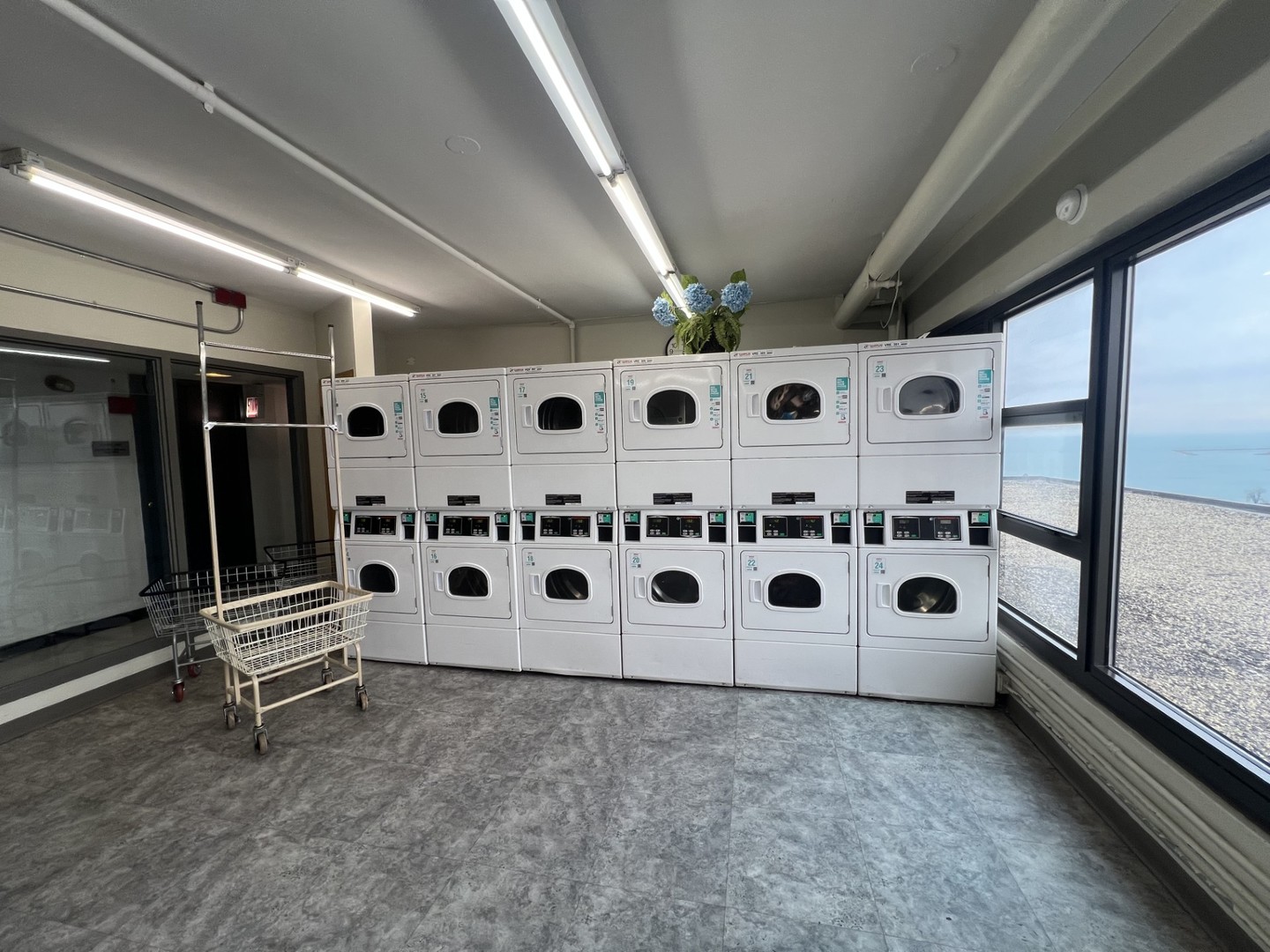 6700 S South Shr Dr #2G Chicago, IL 60649