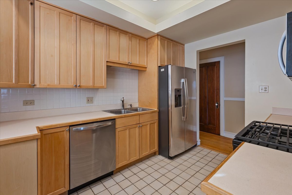 7216 S South Shr Dr #3 Chicago, IL 60649