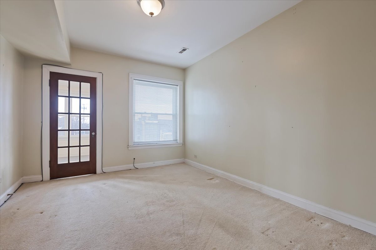 7216 S South Shr Dr #3 Chicago, IL 60649