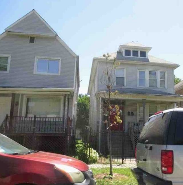 8047 S Houston Ave Chicago, IL 60617