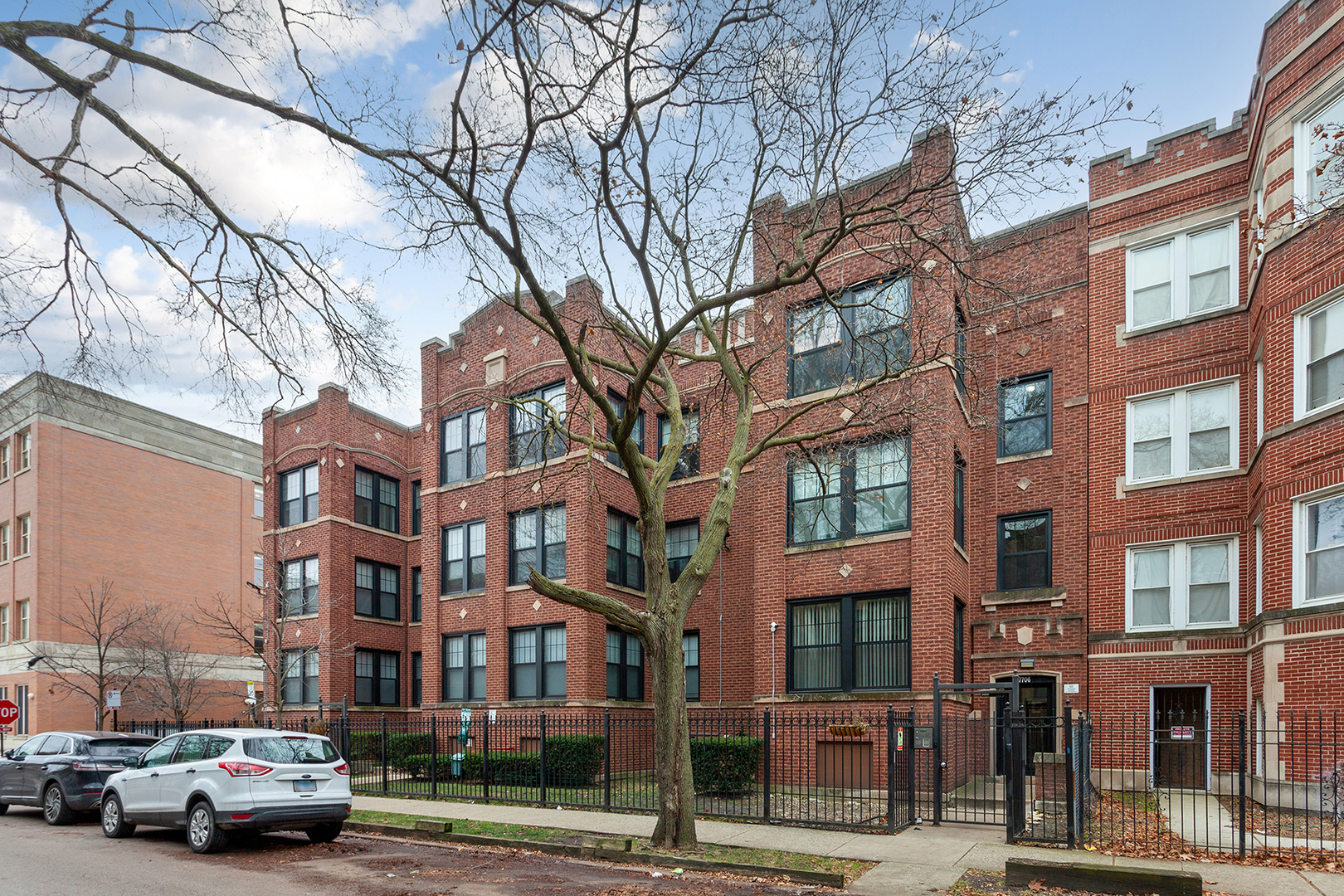 7700 N Marshfield Ave #2