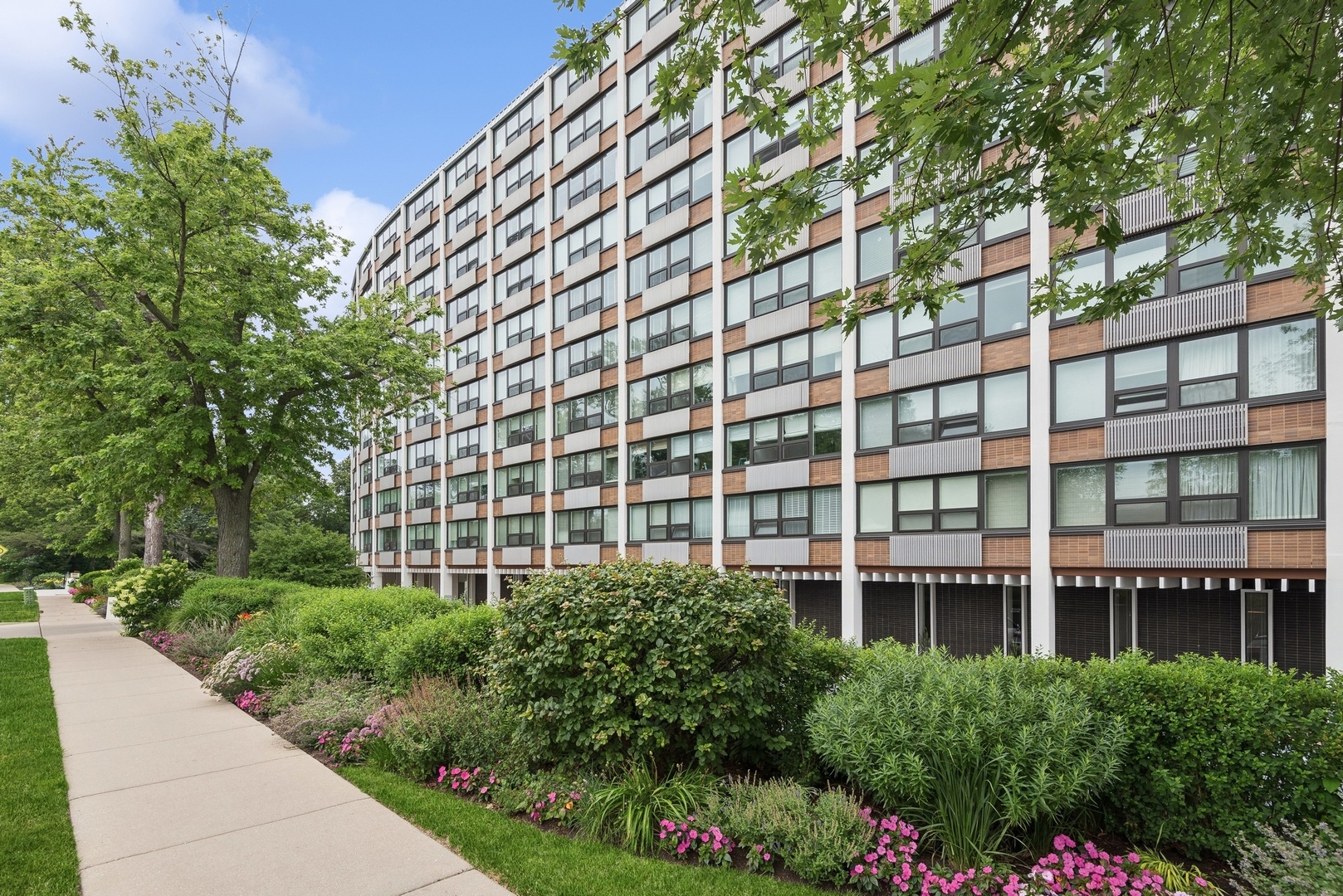 1630 Sheridan Rd #8K