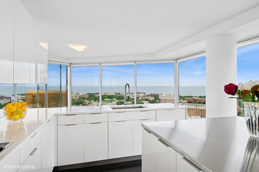 1720 Maple Ave #2710 Evanston, IL 60201