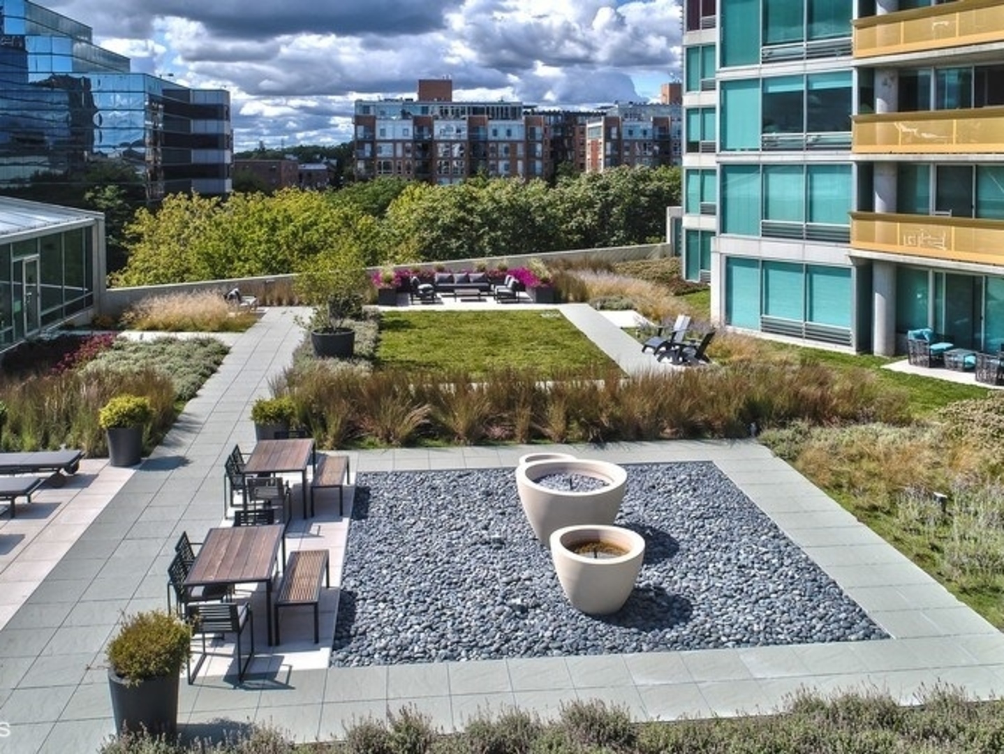 1720 Maple Ave #2710 Evanston, IL 60201