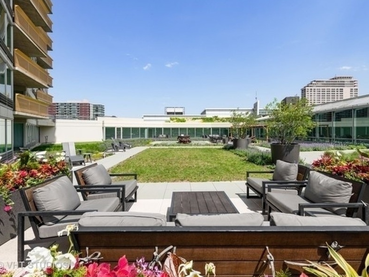 1720 Maple Ave #2710 Evanston, IL 60201