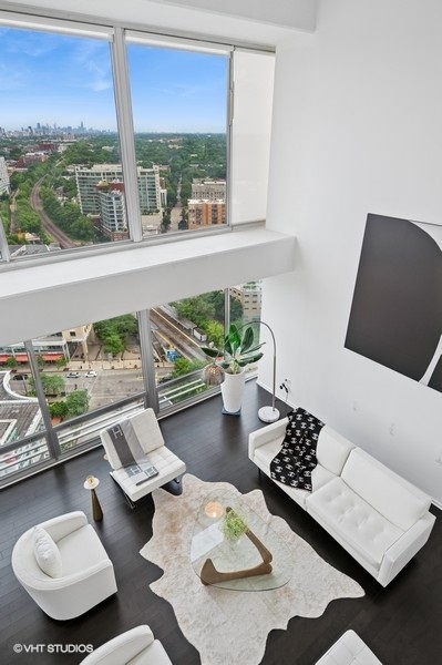 1720 Maple Ave #2710 Evanston, IL 60201