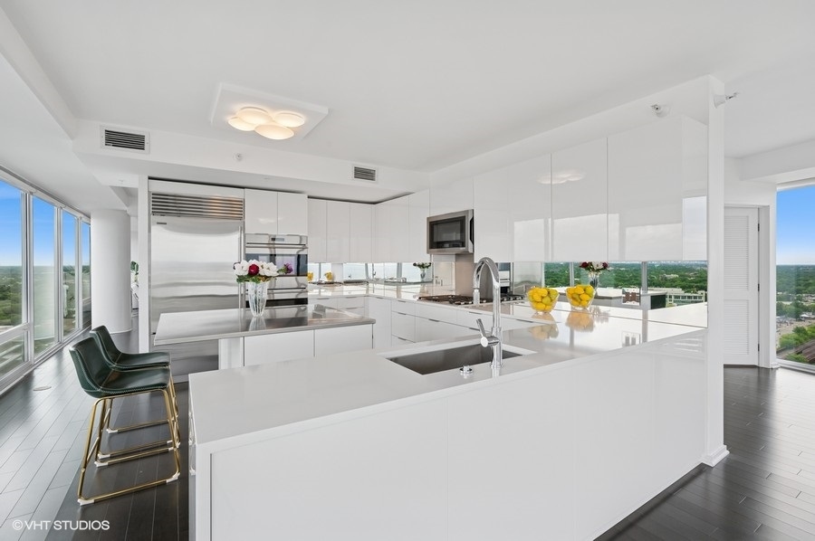 1720 Maple Ave #2710 Evanston, IL 60201