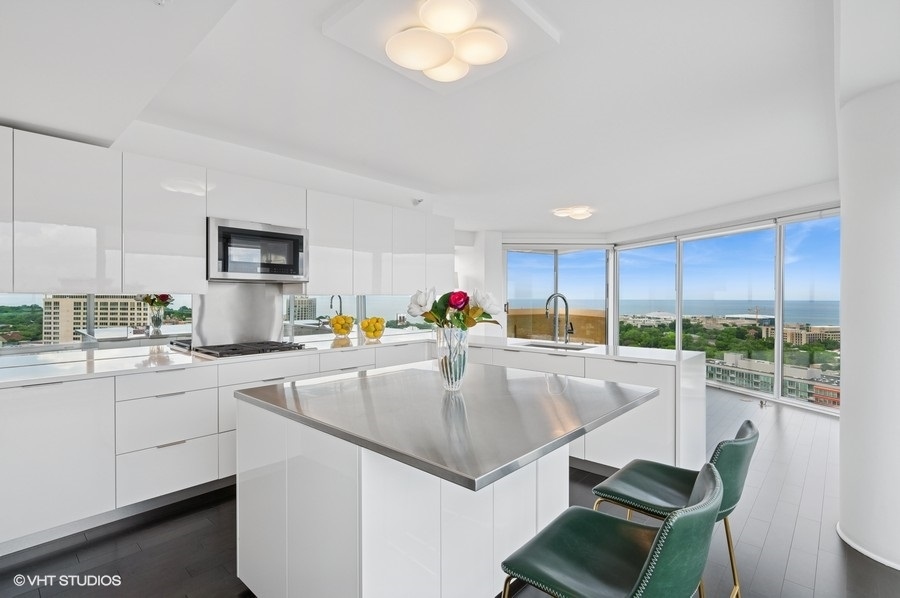 1720 Maple Ave #2710 Evanston, IL 60201