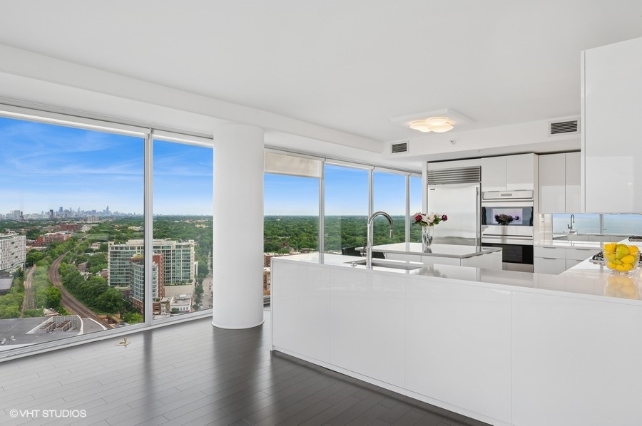 1720 Maple Ave #2710 Evanston, IL 60201