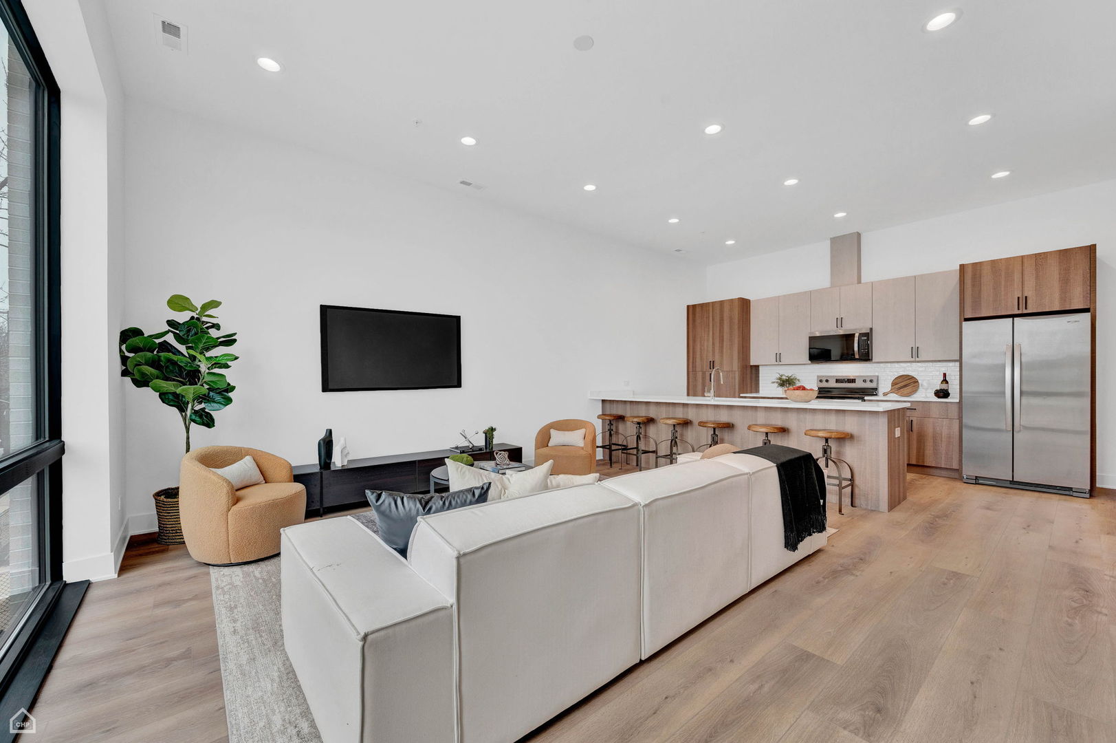 1625 W 13rd St #201 Chicago, IL 60608