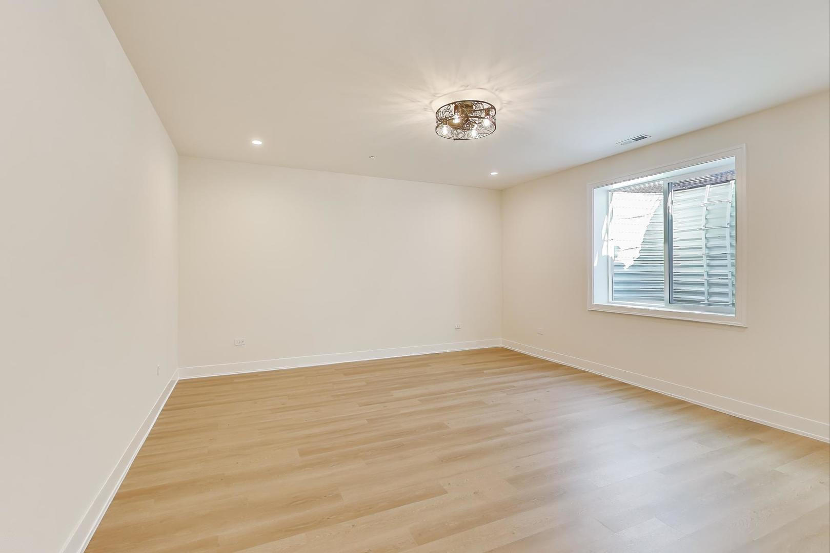 1839 Shelley Ct Highland Park, IL 60035