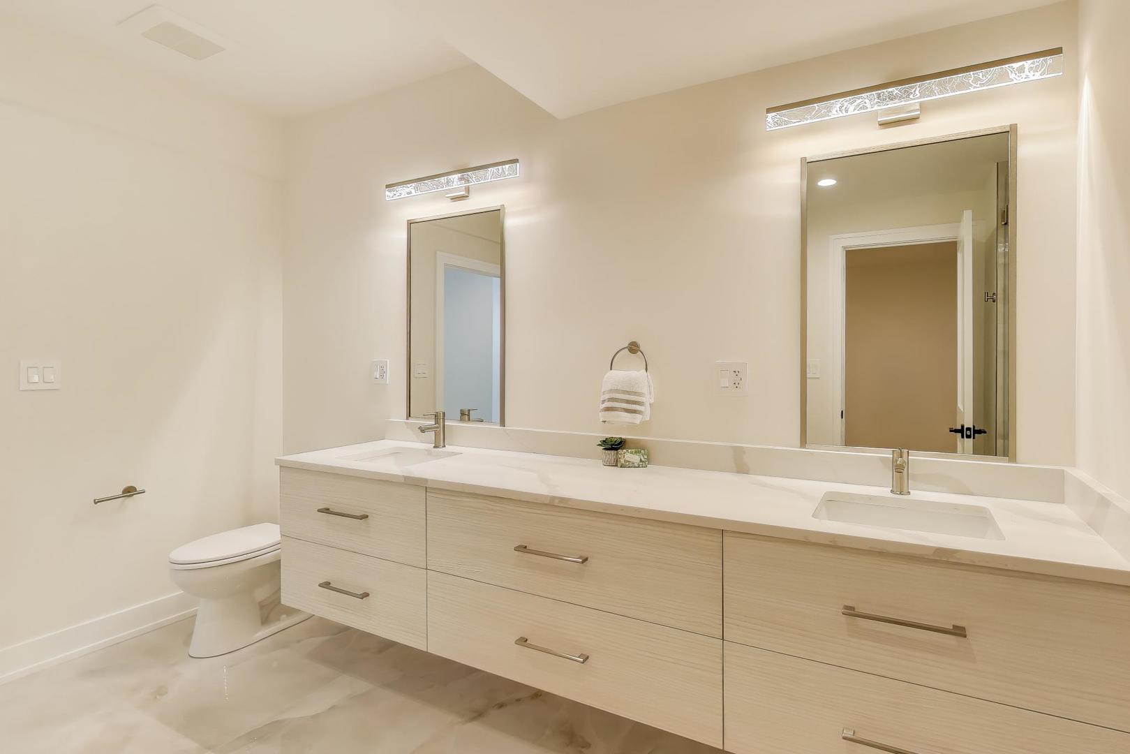 1839 Shelley Ct Highland Park, IL 60035