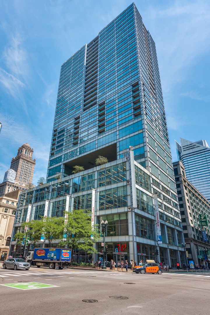 8 E RANDOLPH St #3002