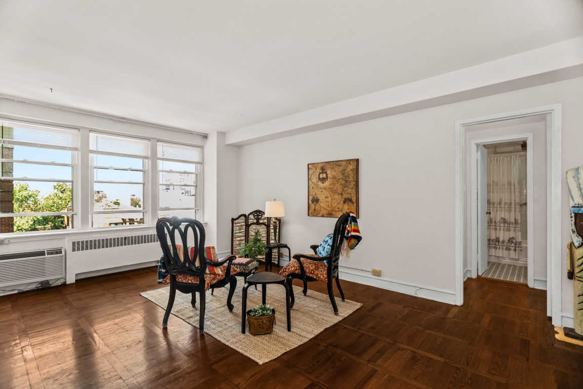 1585 Rdg Ave #506 Evanston, IL 60201