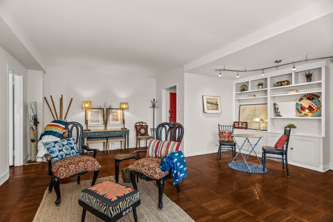 1585 Rdg Ave #506 Evanston, IL 60201