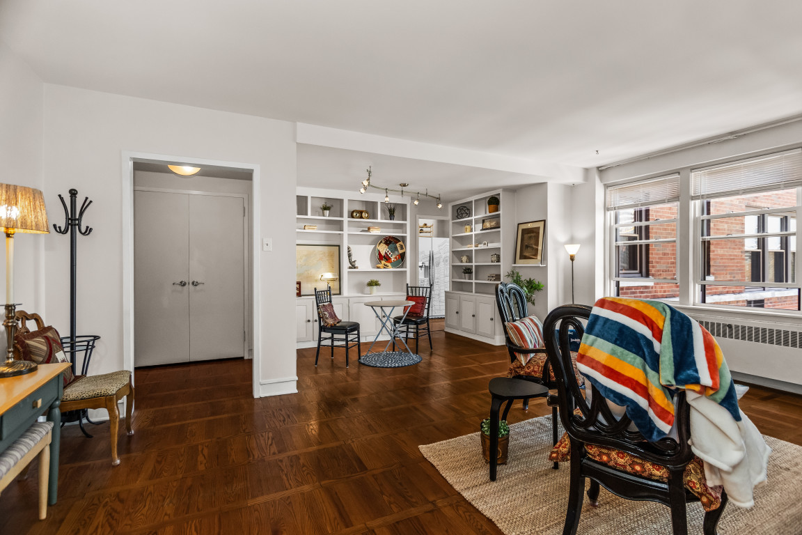 1585 Rdg Ave #506 Evanston, IL 60201