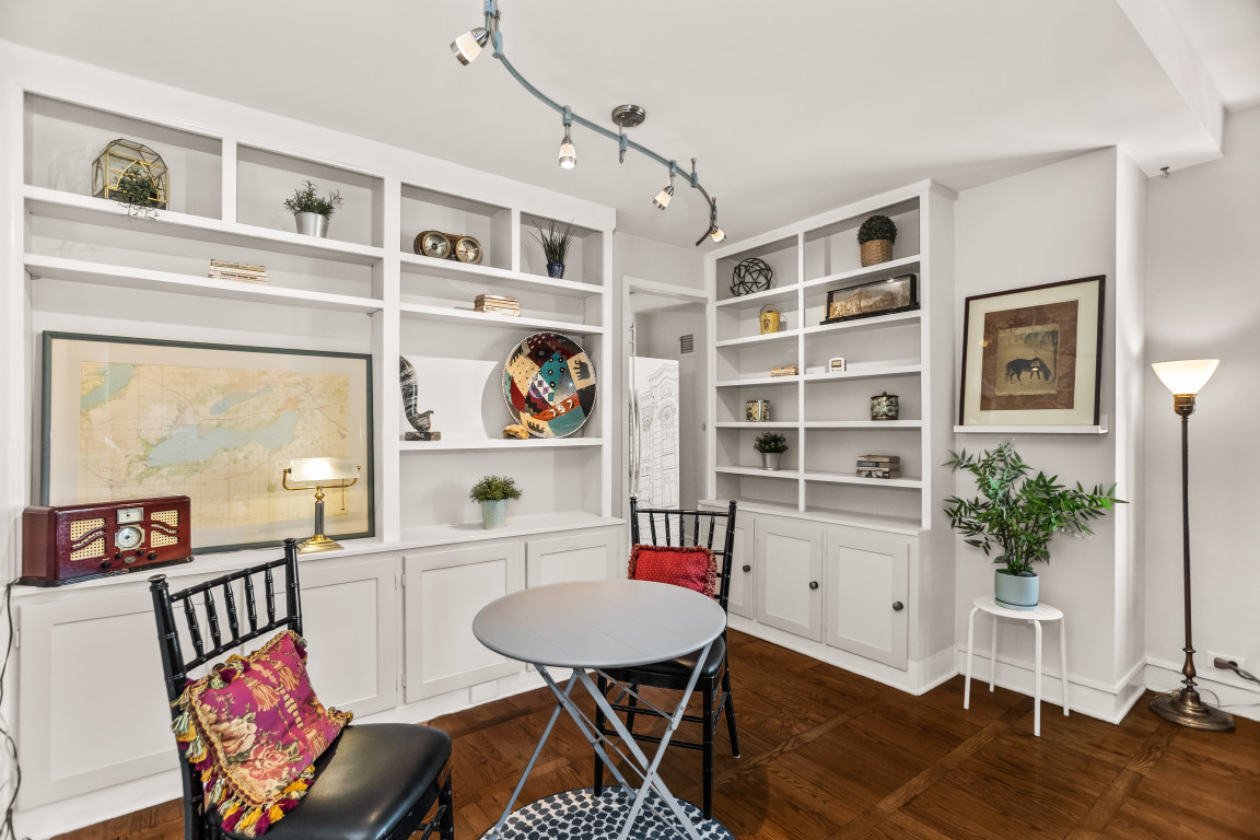 1585 Rdg Ave #506 Evanston, IL 60201