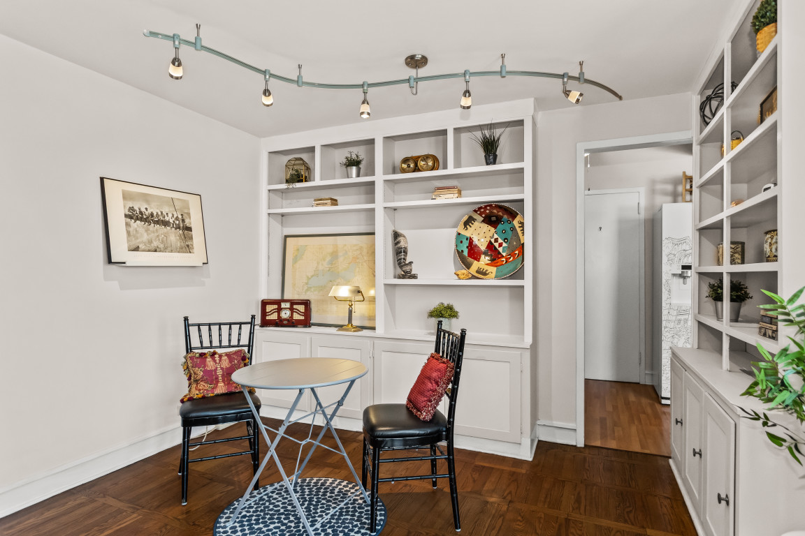 1585 Rdg Ave #506 Evanston, IL 60201