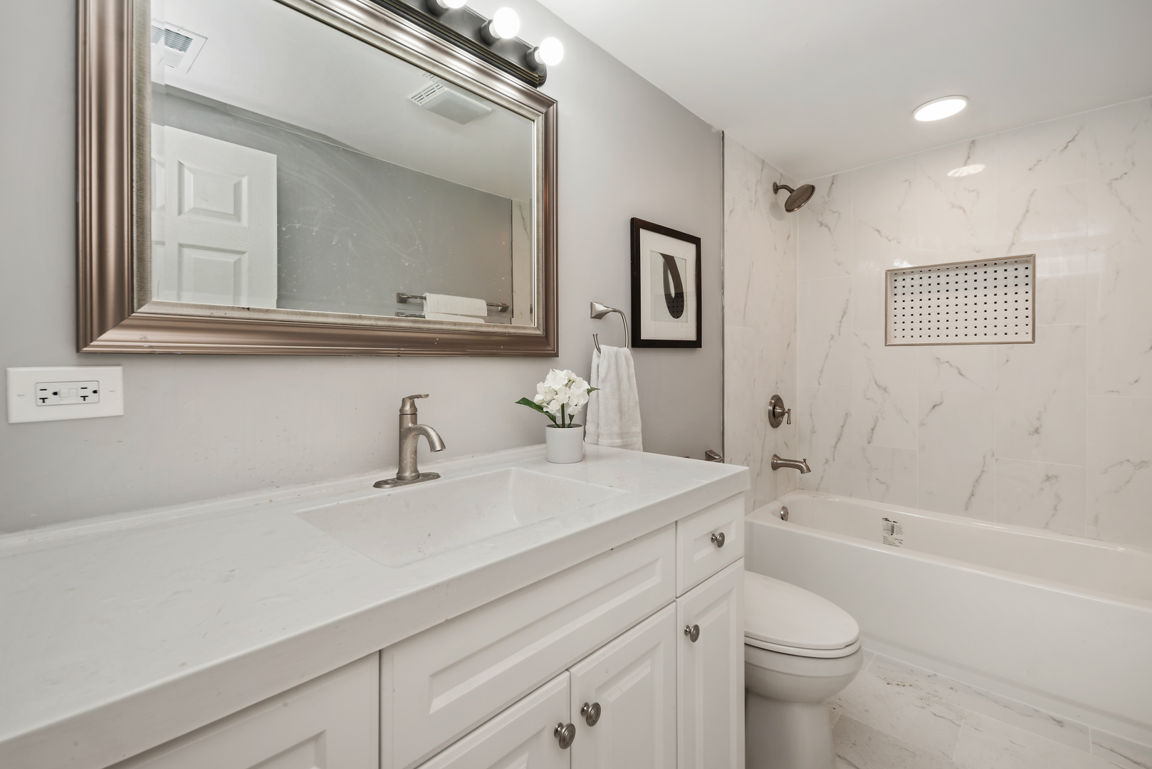 617 S Lombard Ave Oak Park, IL 60302