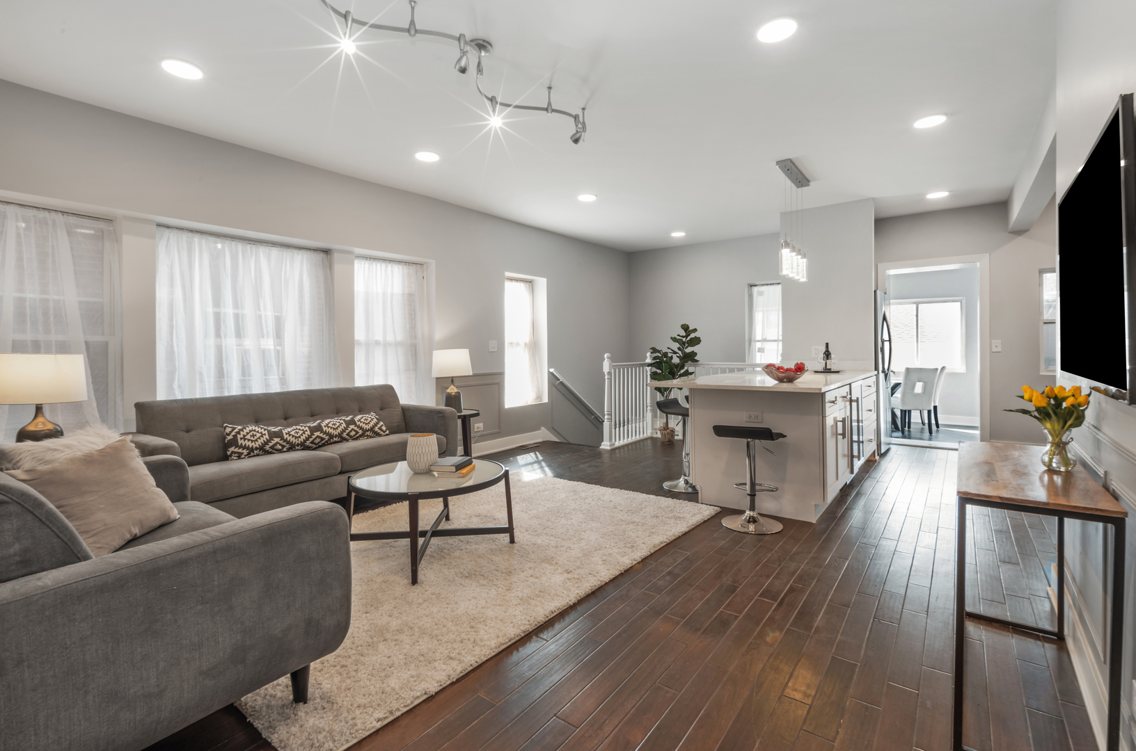 617 S Lombard Ave Oak Park, IL 60302