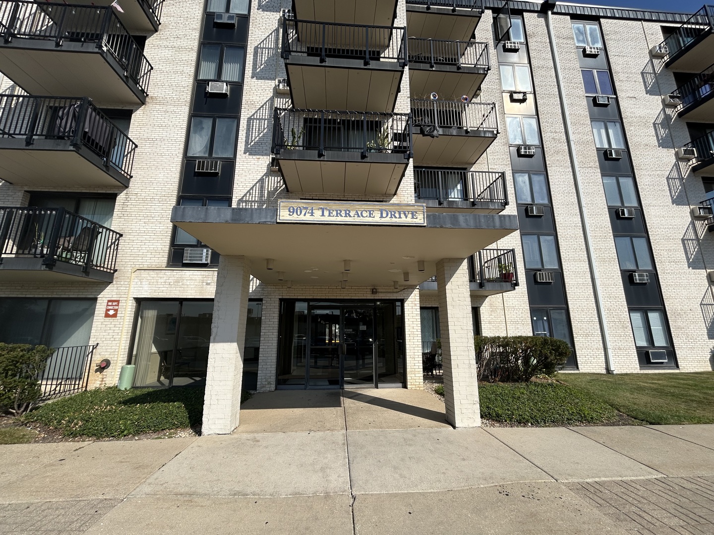 9074 W Ter Dr #4N Niles, IL 60714