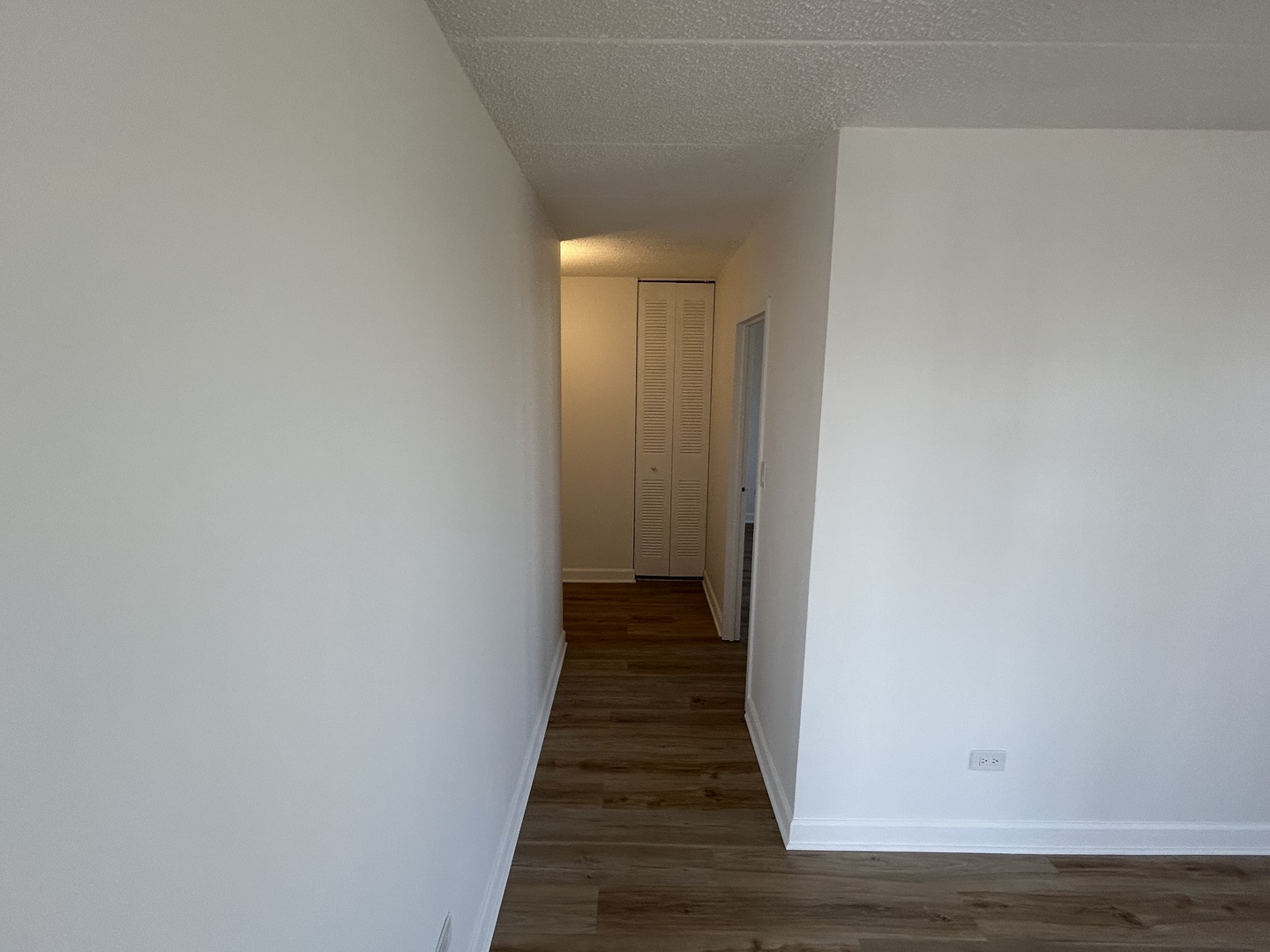 9074 W Ter Dr #4N Niles, IL 60714