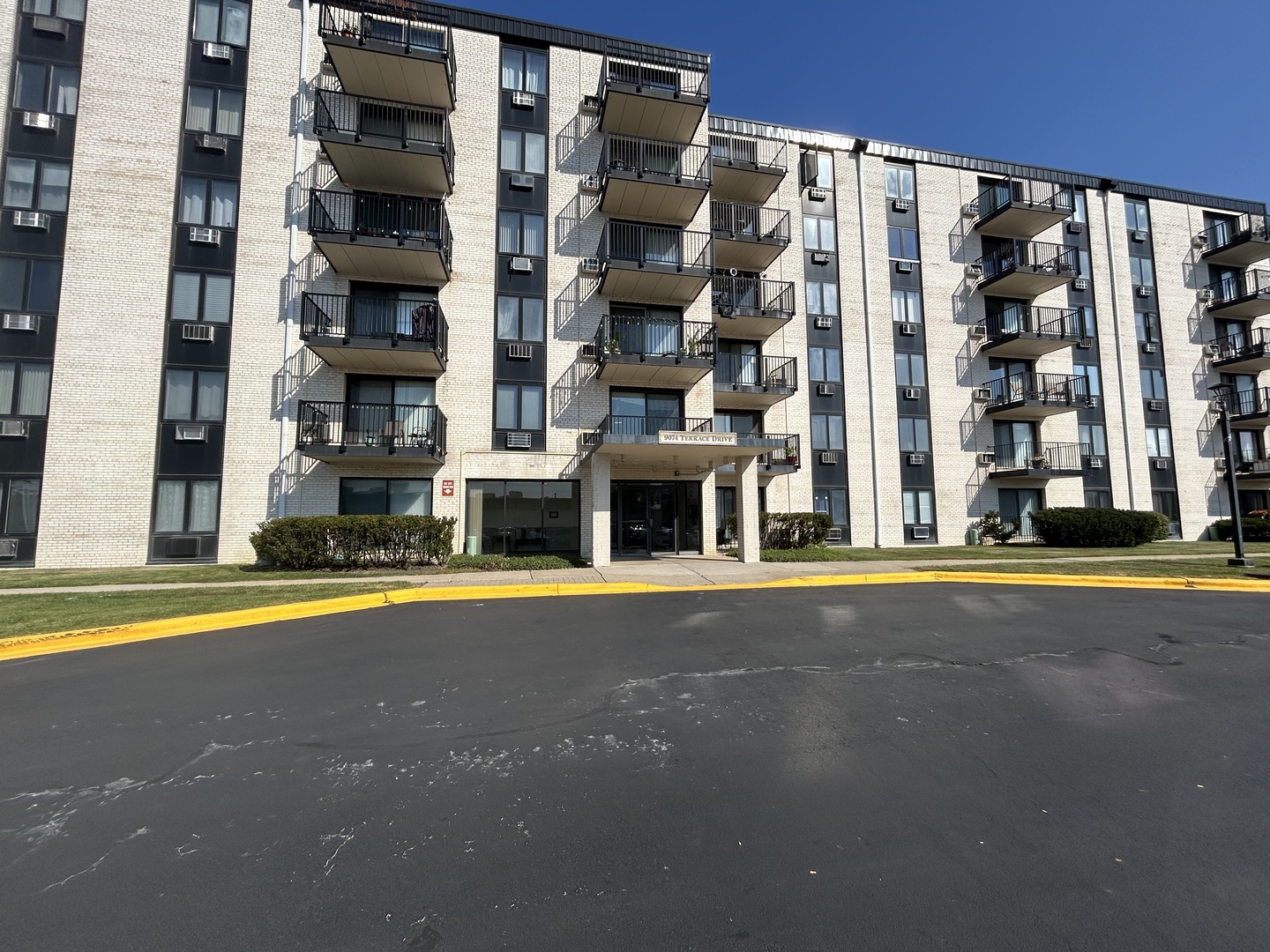 9074 W Ter Dr #4N Niles, IL 60714