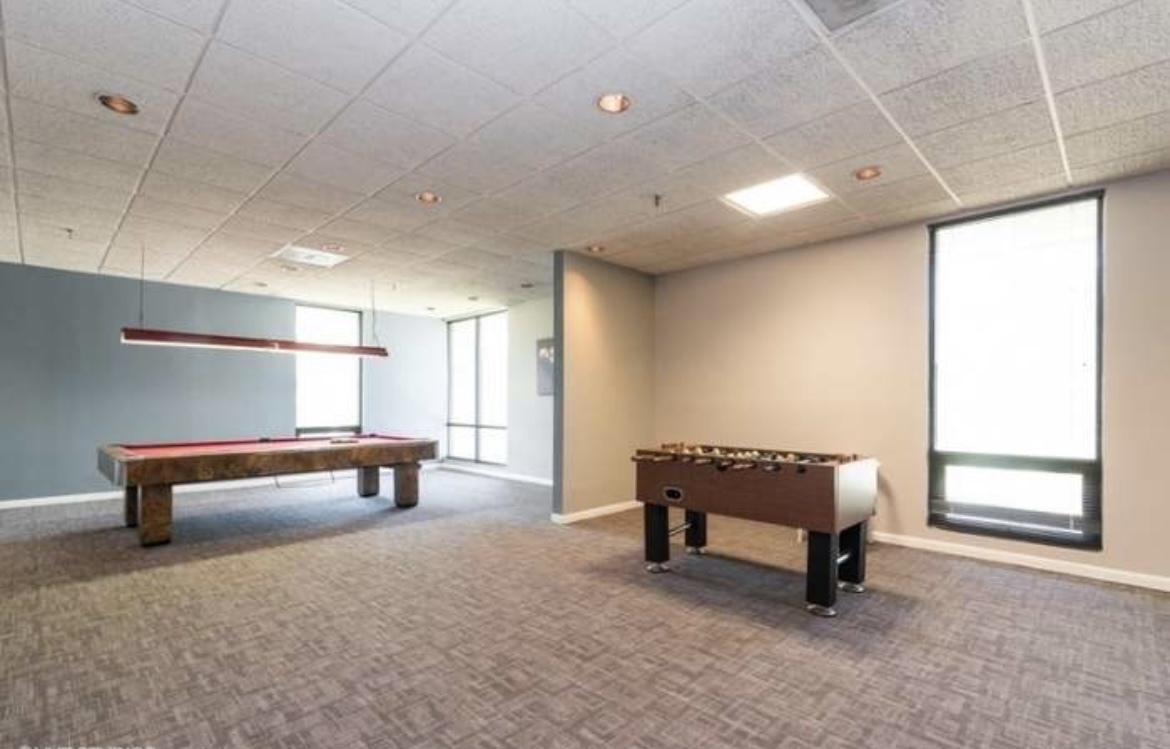 9074 W Ter Dr #4N Niles, IL 60714