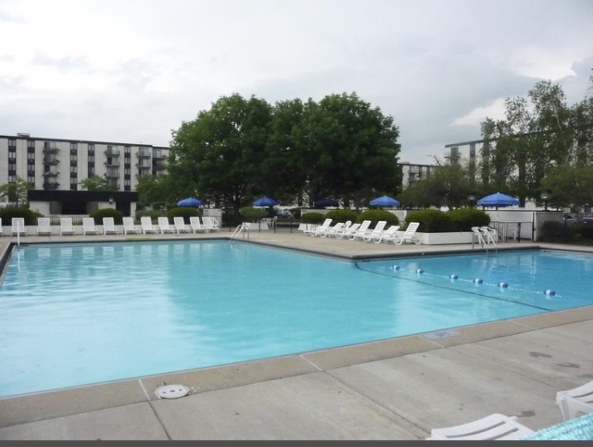 9074 W Ter Dr #4N Niles, IL 60714