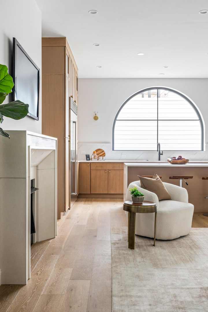 2127 W Dickens Ave Chicago, IL 60647