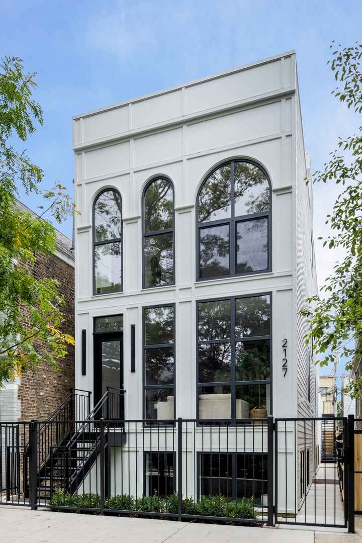 2127 W Dickens Ave Chicago, IL 60647