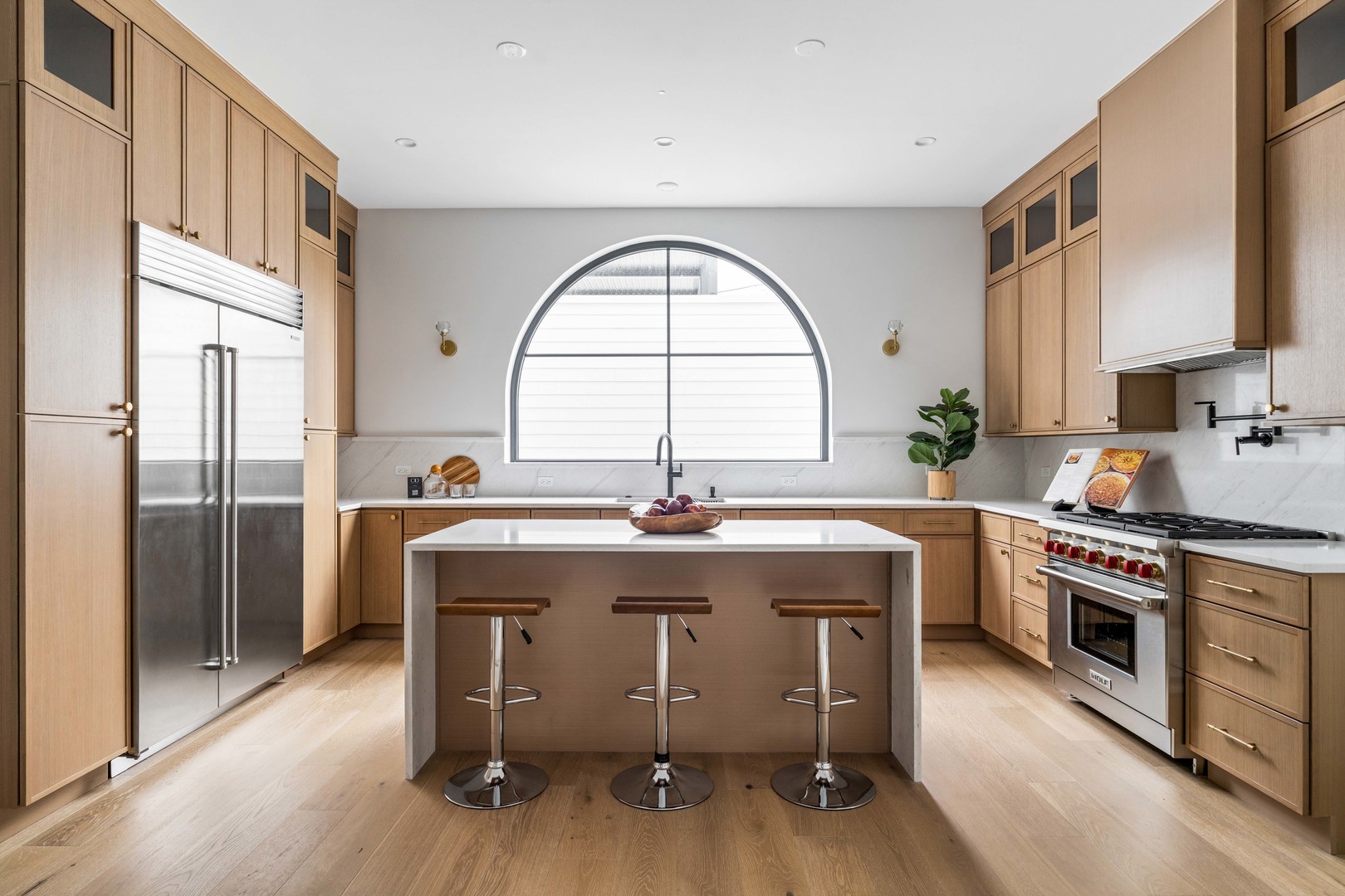 2127 W Dickens Ave Chicago, IL 60647