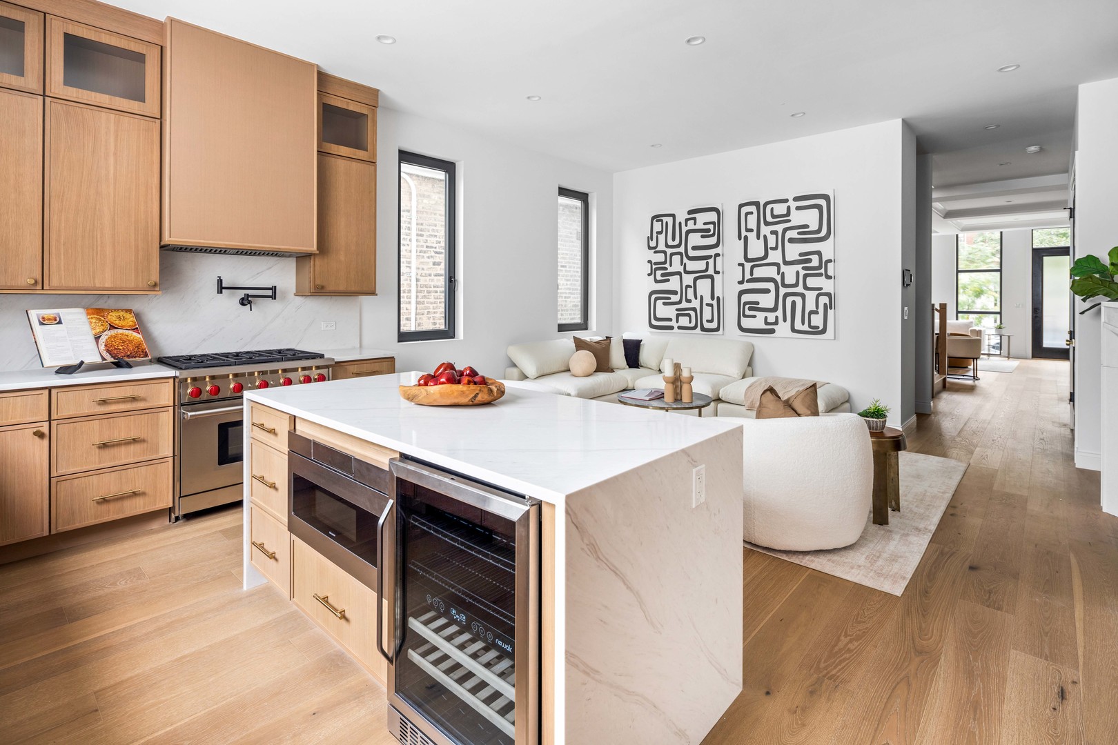 2127 W Dickens Ave Chicago, IL 60647