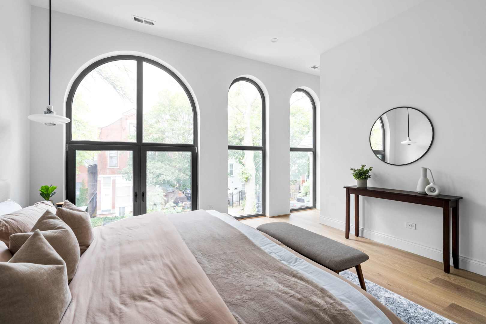 2127 W Dickens Ave Chicago, IL 60647