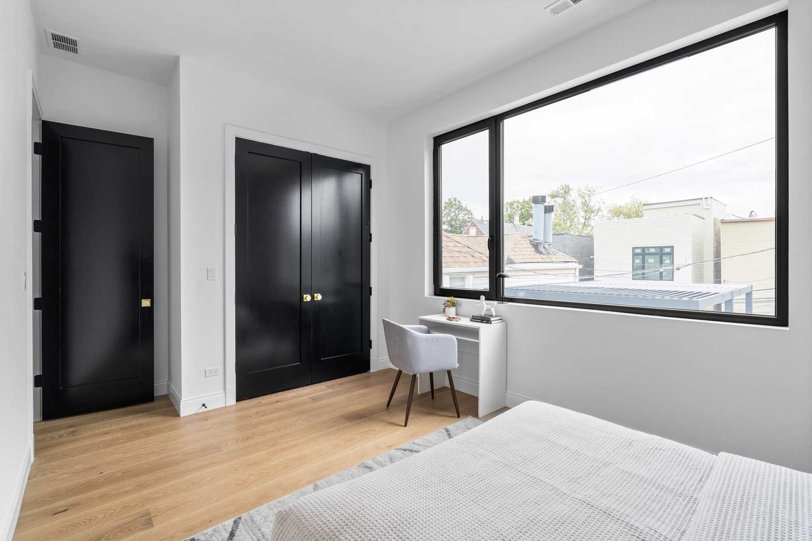 2127 W Dickens Ave Chicago, IL 60647