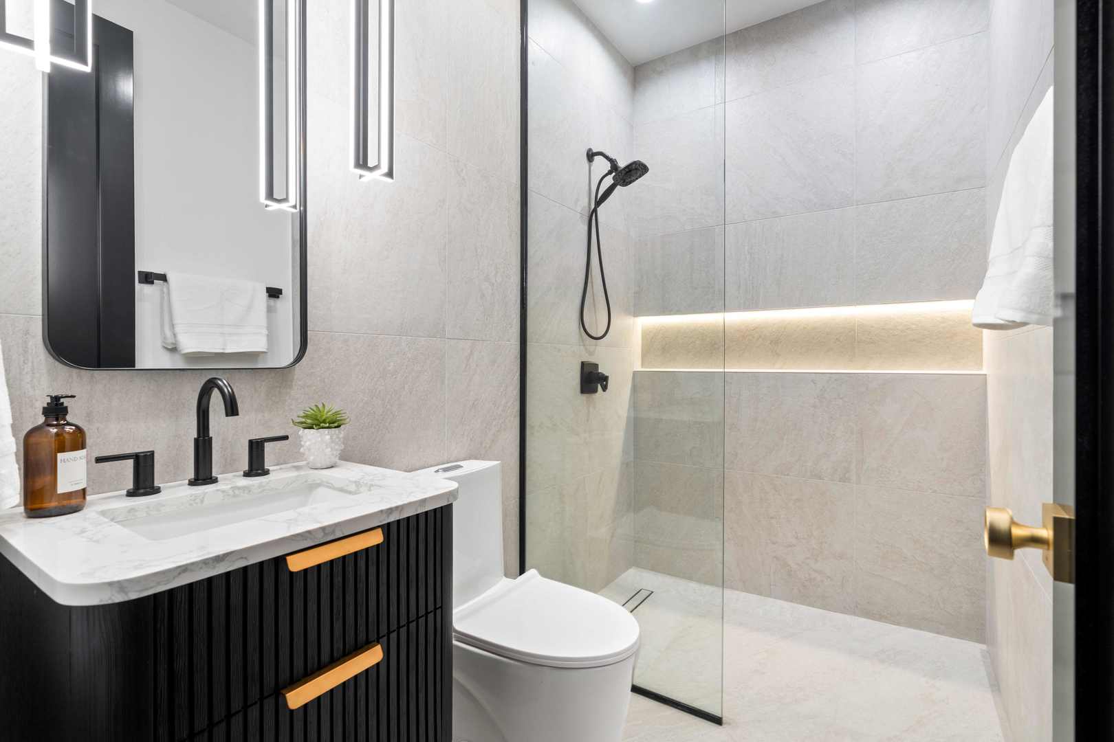 2127 W Dickens Ave Chicago, IL 60647