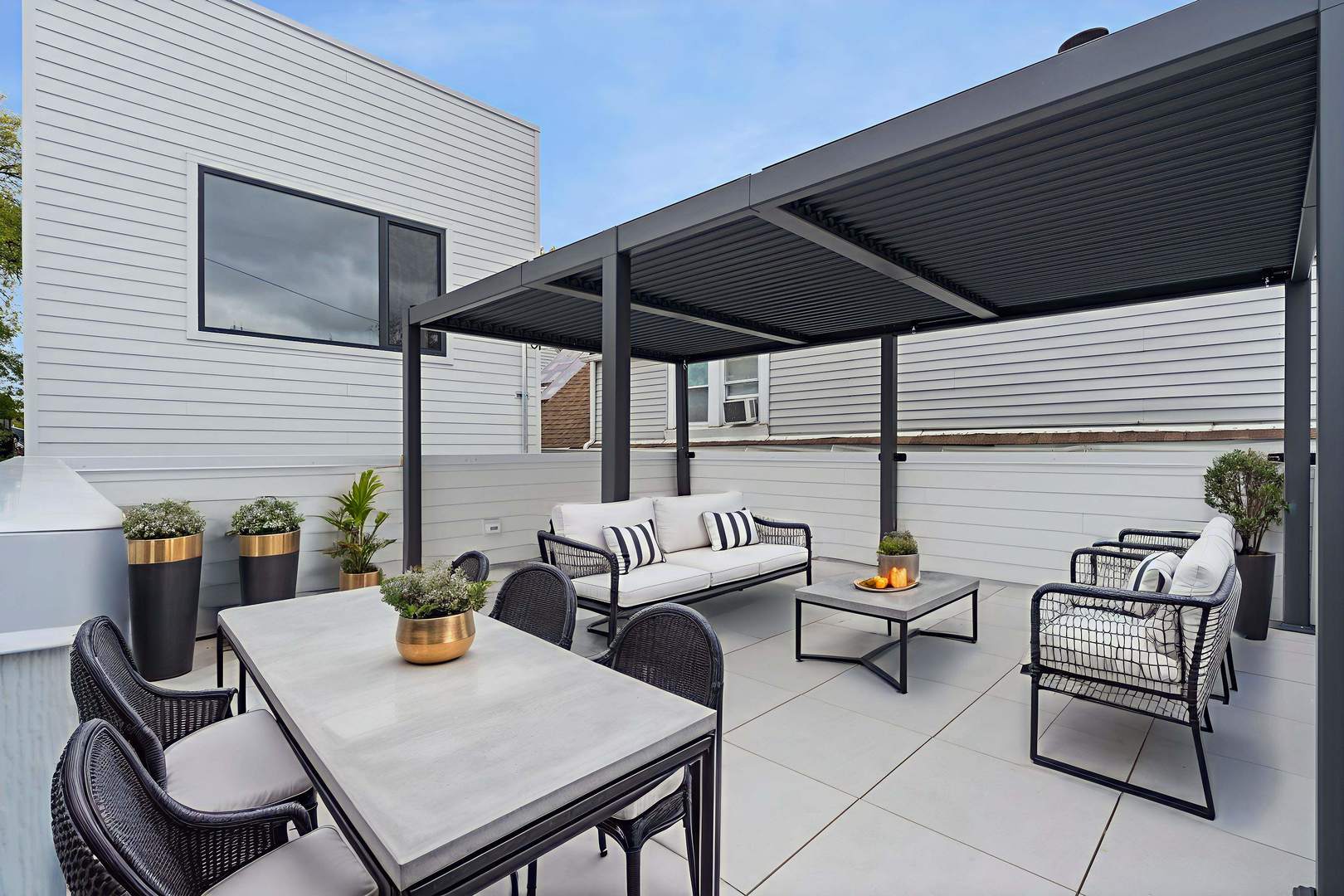 2127 W Dickens Ave Chicago, IL 60647