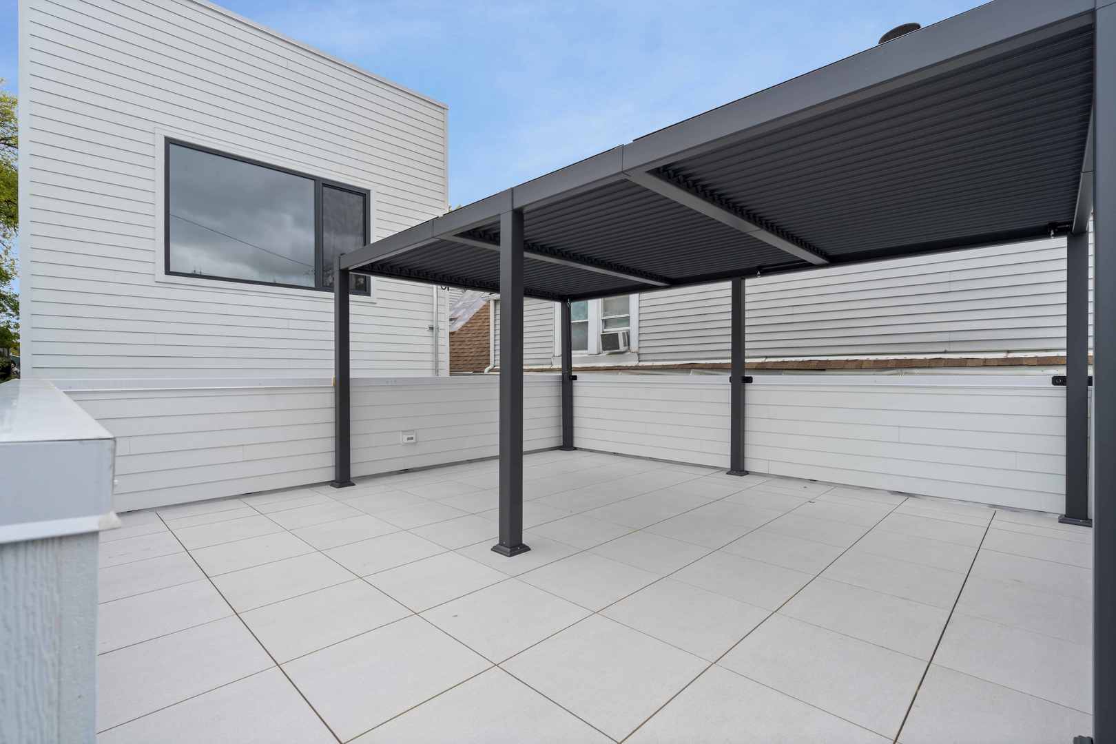 2127 W Dickens Ave Chicago, IL 60647