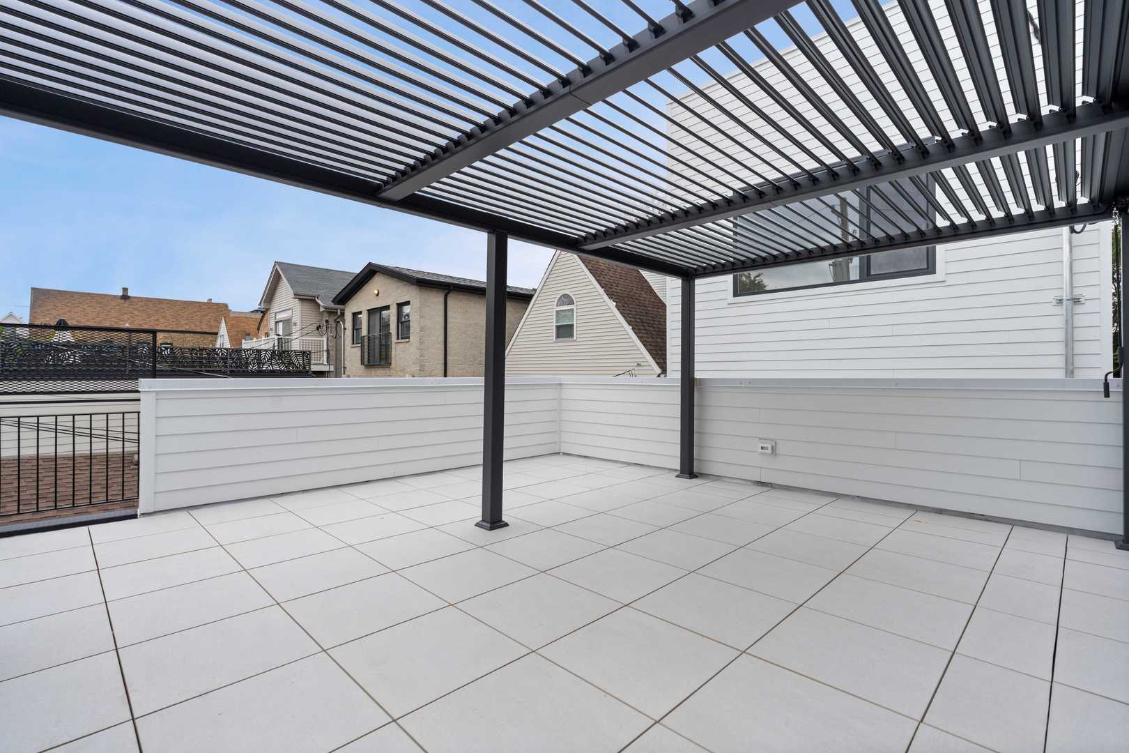 2127 W Dickens Ave Chicago, IL 60647