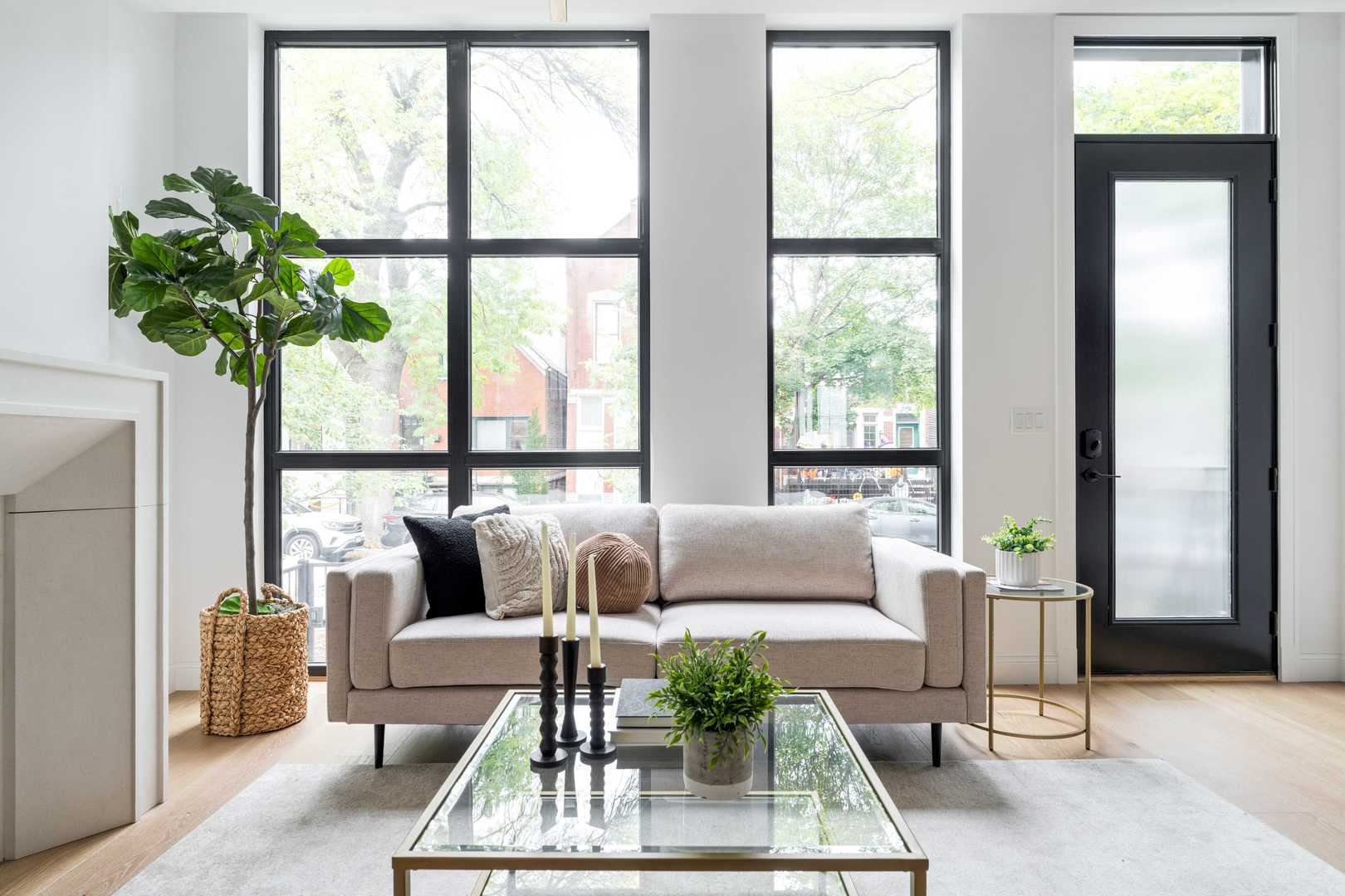 2127 W Dickens Ave Chicago, IL 60647