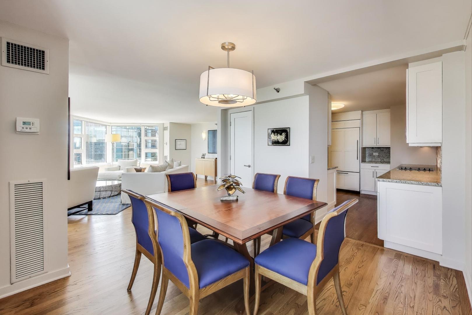 401 E Ontario St #4506