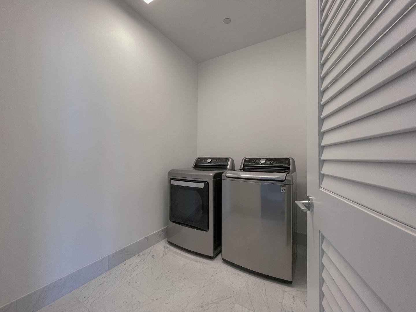 363 E Wacker Dr #3404 Chicago, IL 60601