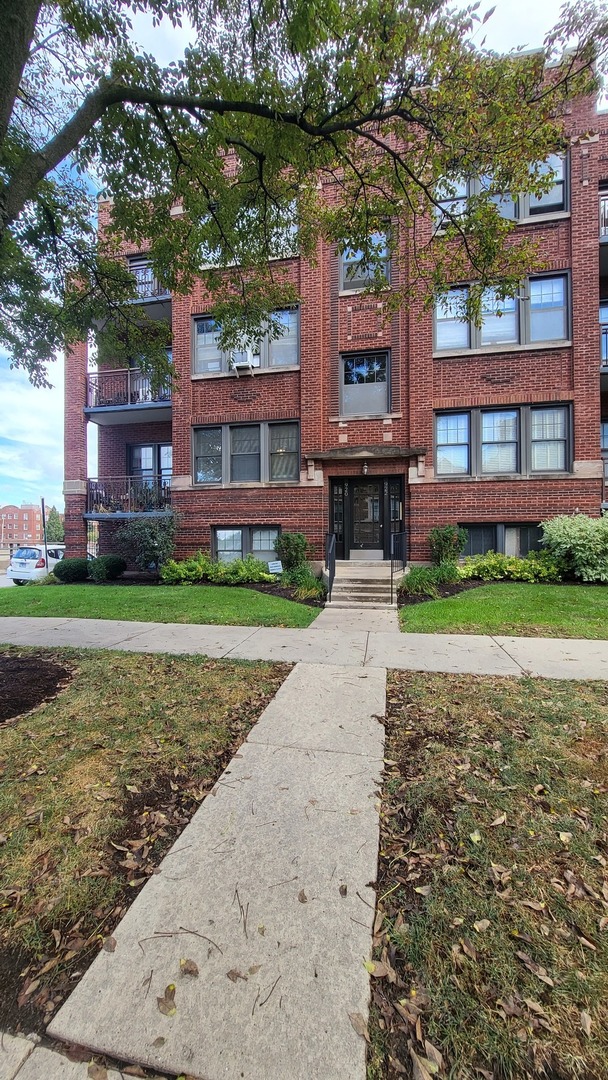 920 Wesley Ave #1 Oak Park, IL 60304