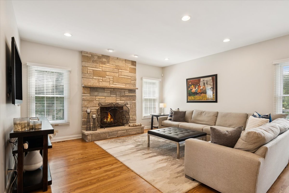 1131 Linden Ave Deerfield, IL 60015