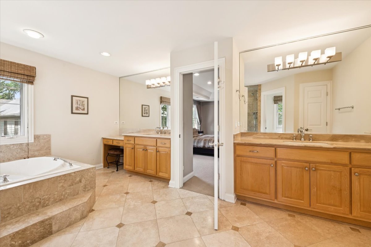 1131 Linden Ave Deerfield, IL 60015