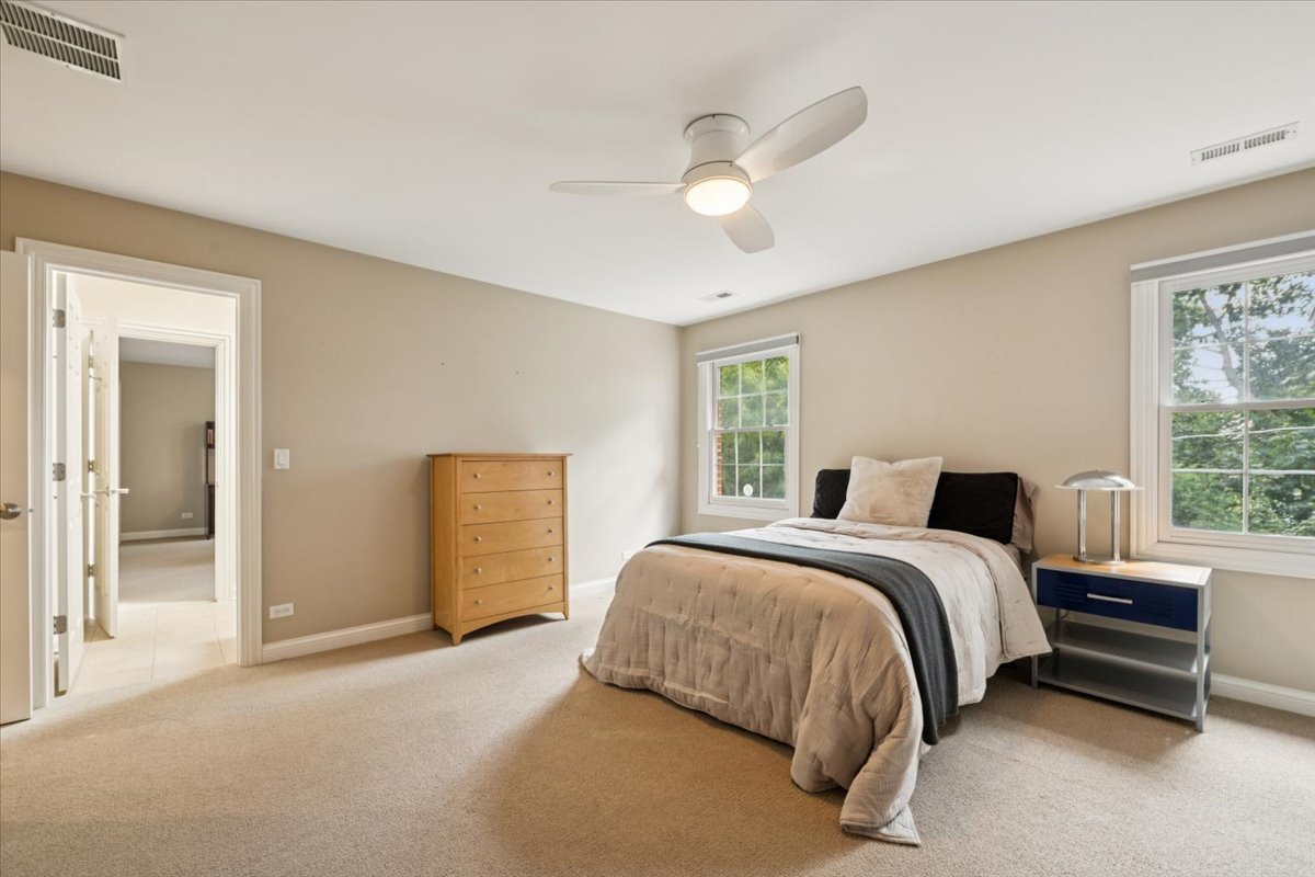 1131 Linden Ave Deerfield, IL 60015